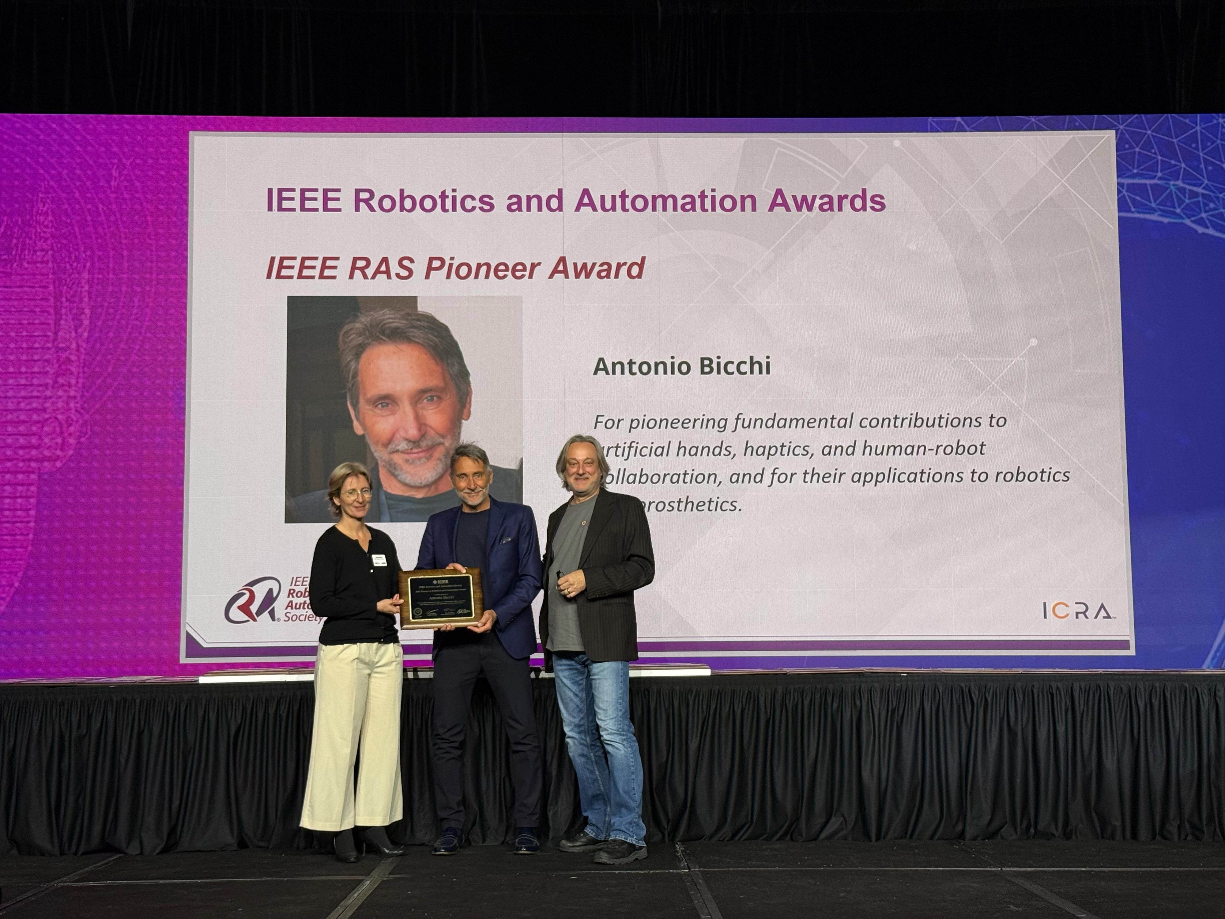 Università: ad Antonio Bicchi il riconoscimento di “Pioniere della Robotica e Automazione” Università: ad Antonio Bicchi il riconoscimento di “Pioniere della Robotica e Automazione”