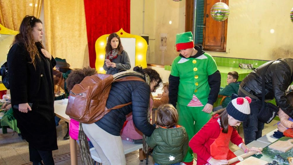 Il Comune di Montecatini Terme investe 275mila euro per le festività natalizie, con luminarie e manifestazioni. Progetti ambiziosi per il Natale 2025 e eventi vari in programma, tra cui una maratona e la "Casa di Babbo Natale". Sinergia con il privato e valorizzazione dei mercatini. Il Comune di Montecatini Terme investe 275mila euro per le festività natalizie, con luminarie e manifestazioni. Progetti ambiziosi per il Natale 2025 e eventi vari in programma, tra cui una maratona e la "Casa di Babbo Natale". Sinergia con il privato e valorizzazione dei mercatini.