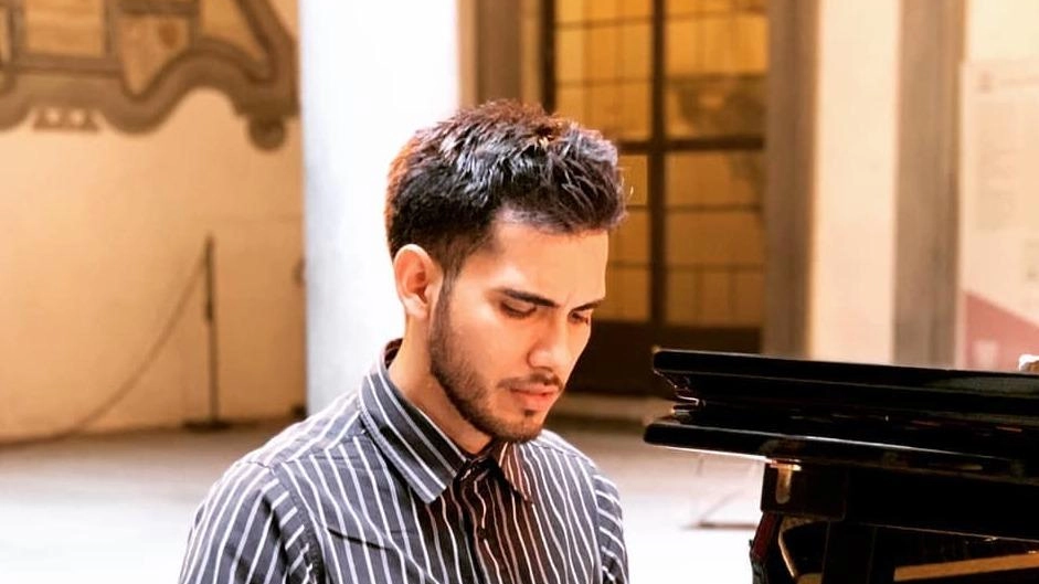 Il pianista e compositore Fernando Diaz, che dirigerà dal pianoforte l’Orchestra classica Toscana nel concerto di domani al Pala Expo di Empoli Il pianista e compositore Fernando Diaz, che dirigerà dal pianoforte l’Orchestra classica Toscana nel concerto di domani al Pala Expo di Empoli