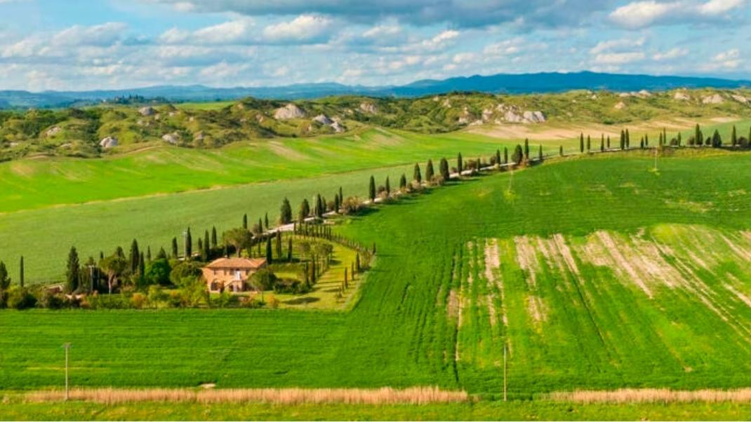 https://www.lanazione.it/image-service/view/acePublic/alias/contentid/ZjVjYzNmZTQtZWY1MC00/0/via-francigena-foto-ansa.jpeg?f=16:9&w=1200&h=630