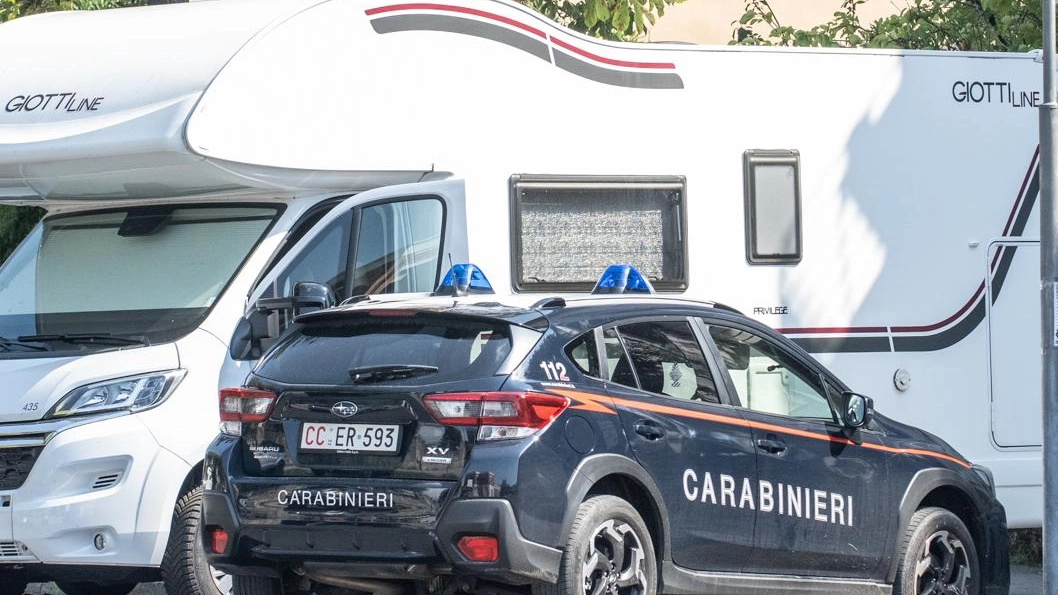 Aumentano i furti nei veicoli dei turisti vicino alla Torre di Pisa: due colpi in meno di un'ora, con ladro in fuga con bagagli e materiale elettronico. Carabinieri indagano Aumentano i furti nei veicoli dei turisti vicino alla Torre di Pisa: due colpi in meno di un'ora, con ladro in fuga con bagagli e materiale elettronico. Carabinieri indagano