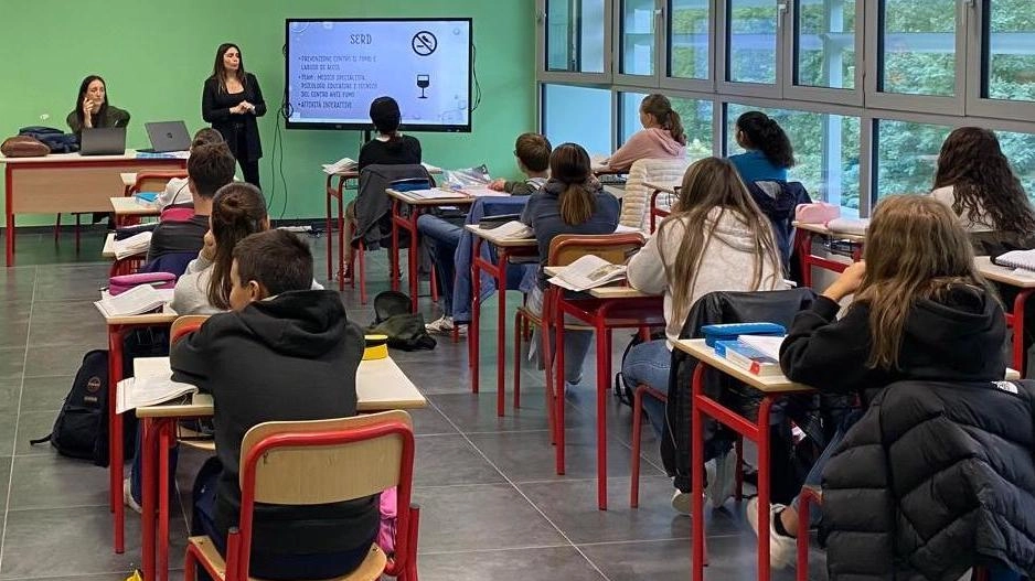 Giovani a Pontremoli per la campagna "Pitagorà" della Società della Salute, con teatro e stand informativi sui servizi di prevenzione. Giovani a Pontremoli per la campagna "Pitagorà" della Società della Salute, con teatro e stand informativi sui servizi di prevenzione.