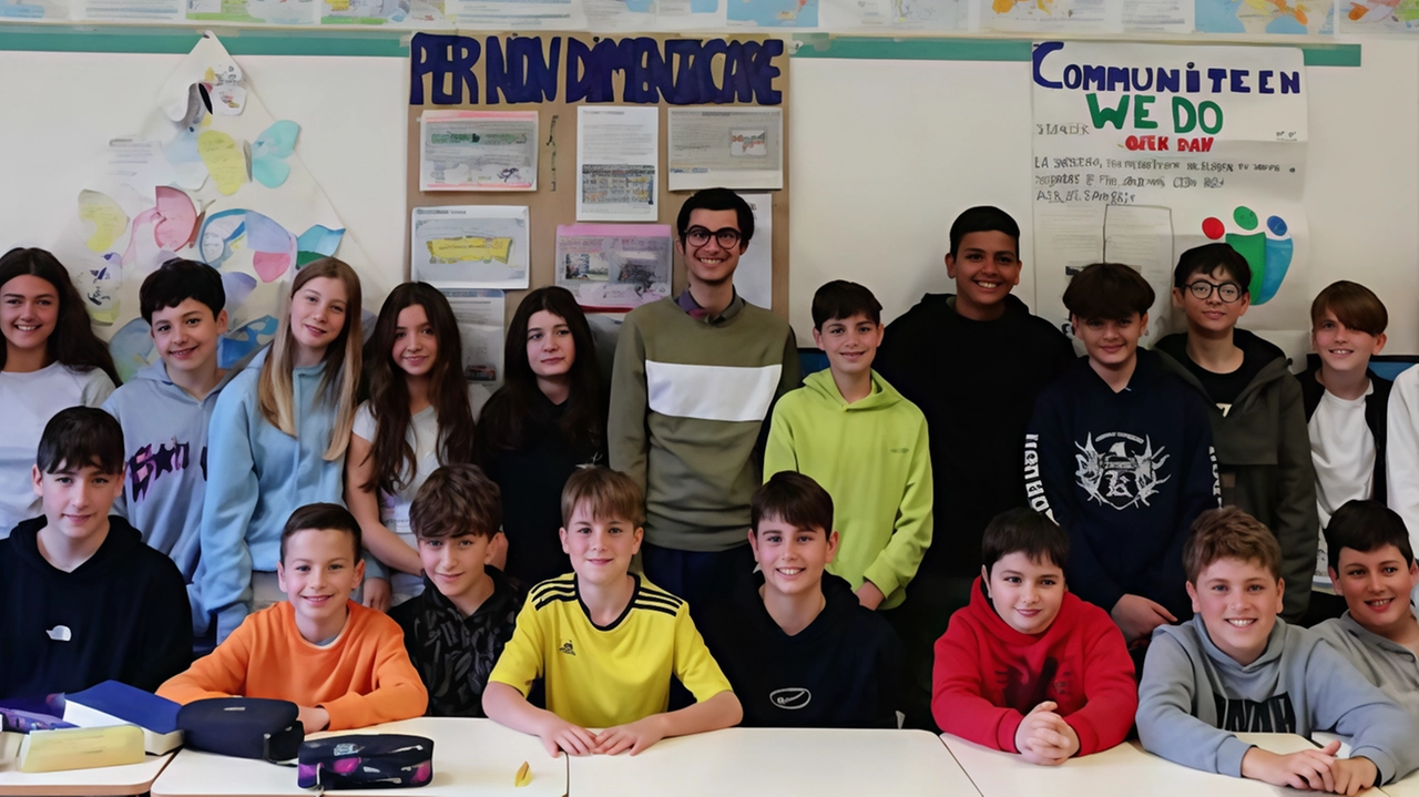 Il professor Federico Carciaghi nipote di Ugo Patessio (in alto) con i cronisti della 2 C Il professor Federico Carciaghi nipote di Ugo Patessio (in alto) con i cronisti della 2 C