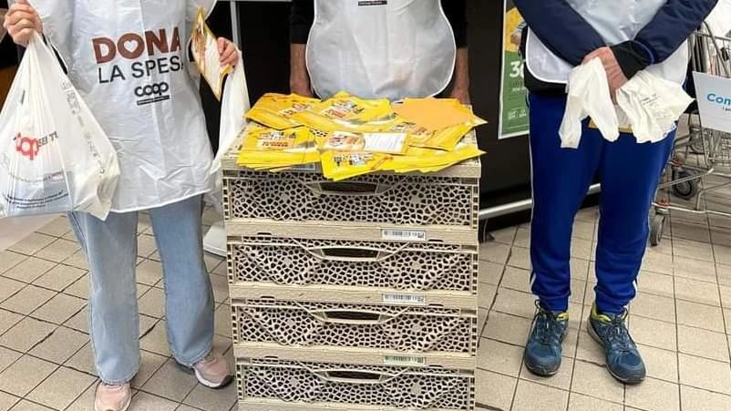 Tantissimi i volontari impegnati per una nuova edizione della «Colletta del banco alimentare» Tantissimi i volontari impegnati per una nuova edizione della «Colletta del banco alimentare»