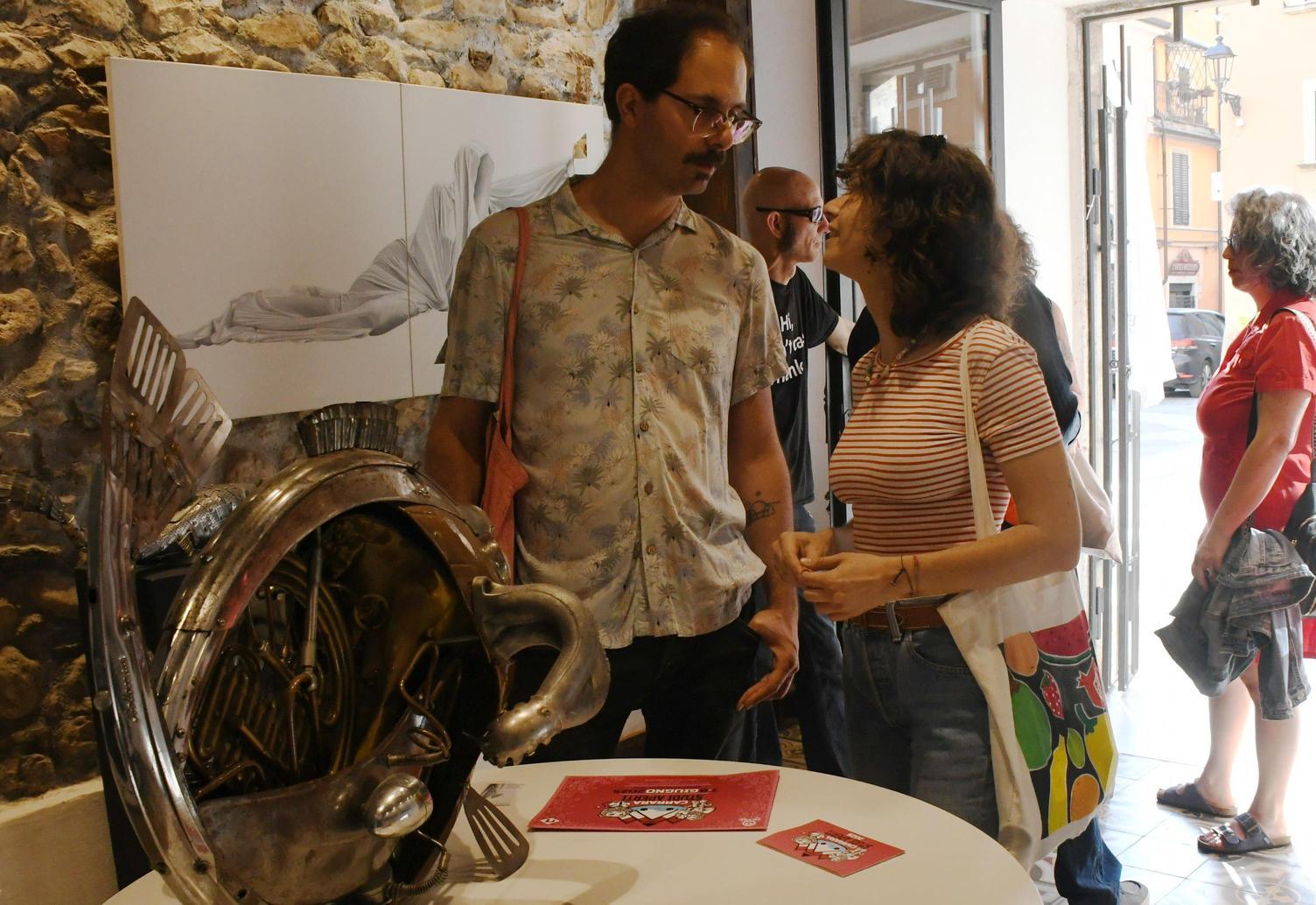 La città apre i suoi scrigni. Con ’Studi aperti’ il centro storico rinasce. Folla negli atelier La città apre i suoi scrigni. Con ’Studi aperti’ il centro storico rinasce. Folla negli atelier