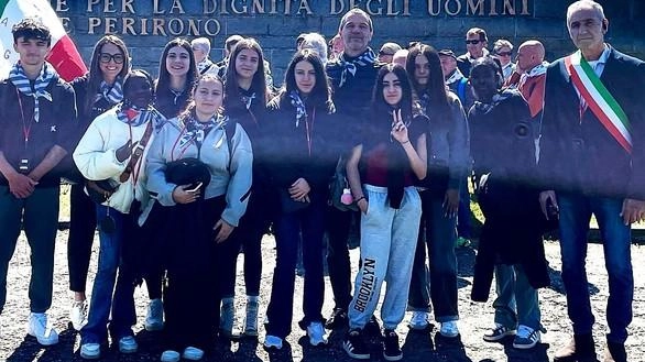 SANTA CROCE Una delegazione di studenti delle classi terze di Secondaria di primo grado dell’Istituto comprensivo Banti di Santa Croce ha... SANTA CROCE Una delegazione di studenti delle classi terze di Secondaria di primo grado dell’Istituto comprensivo Banti di Santa Croce ha...