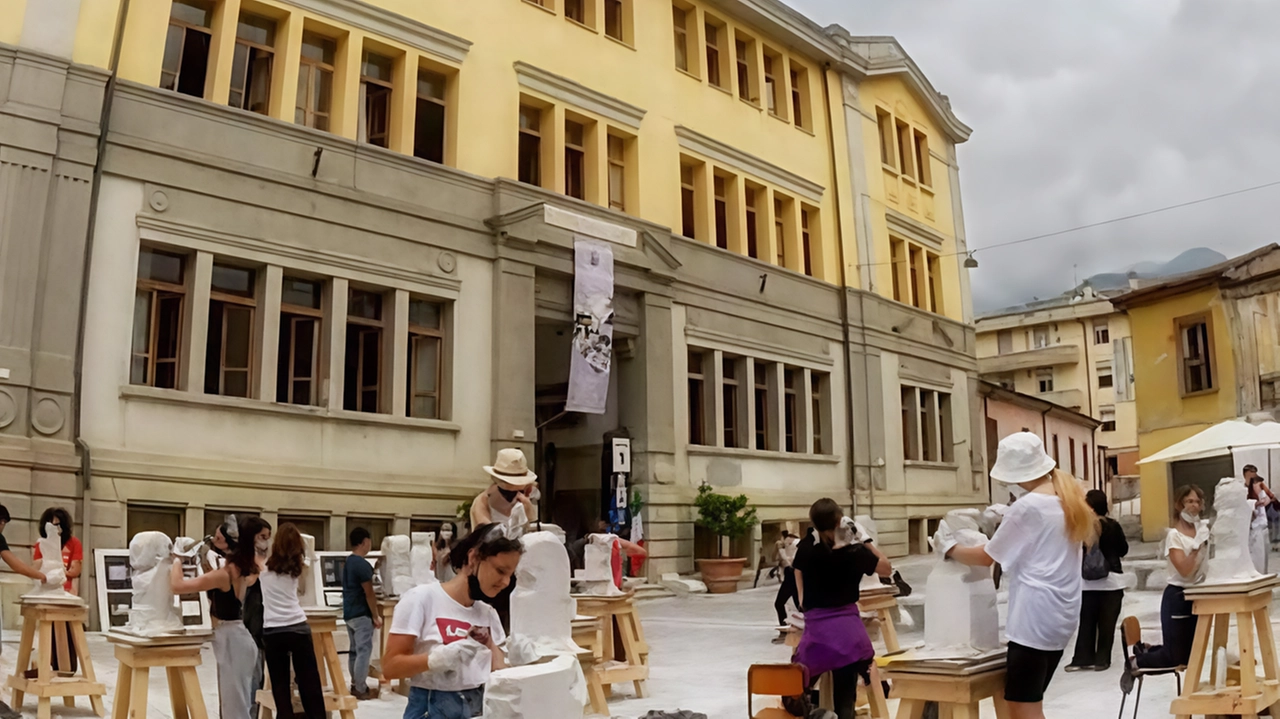 La preside Zolesi: "Il liceo musicale Palma registra un incremento, attiveremo una classe in più. Progetti con il digitale, il design e una serie di mostre ed estemporanee in cantiere per fine anno". La preside Zolesi: "Il liceo musicale Palma registra un incremento, attiveremo una classe in più. Progetti con il digitale, il design e una serie di mostre ed estemporanee in cantiere per fine anno".