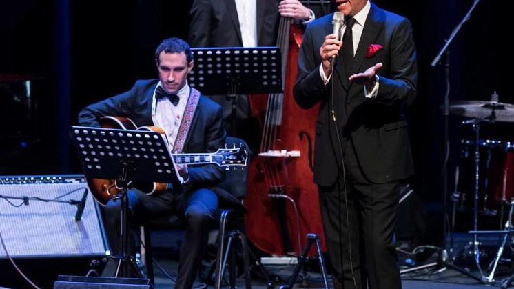 La stagione teatrale del Caporali di Panicale offre sei spettacoli di alta qualità, tra classici e sperimentazioni, con grandi nomi della scena. Un programma variegato che promette emozioni e cultura per il pubblico. La stagione teatrale del Caporali di Panicale offre sei spettacoli di alta qualità, tra classici e sperimentazioni, con grandi nomi della scena. Un programma variegato che promette emozioni e cultura per il pubblico.