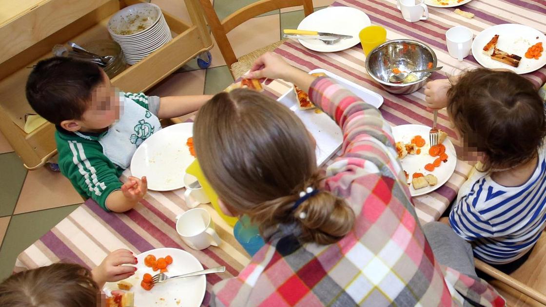 l ingresso al nido non è per tutti oltre cento bimbi in lista d attesa