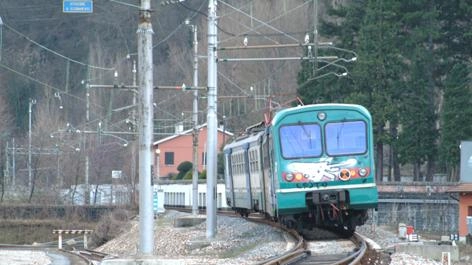 La questione sollevata dal consigliere Niccolai nasce dall’orario dei treni che percorrono la Porrettana e. che è in vigore dal 9 giugno scorso La questione sollevata dal consigliere Niccolai nasce dall’orario dei treni che percorrono la Porrettana e. che è in vigore dal 9 giugno scorso