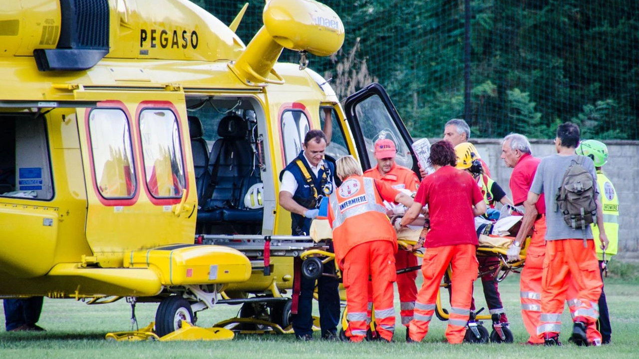 L’uomo dopo aver ucciso l’animale è scivolato, finendo in un burrone. Inutili i tentativi di salvarlo L’uomo dopo aver ucciso l’animale è scivolato, finendo in un burrone. Inutili i tentativi di salvarlo