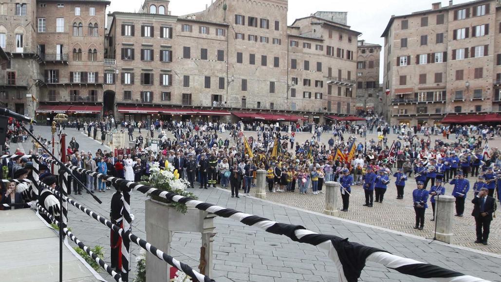 L’omelìa del cardinale: "Presto ci sarà il nuovo Papa. Tranquilli, non sono io"