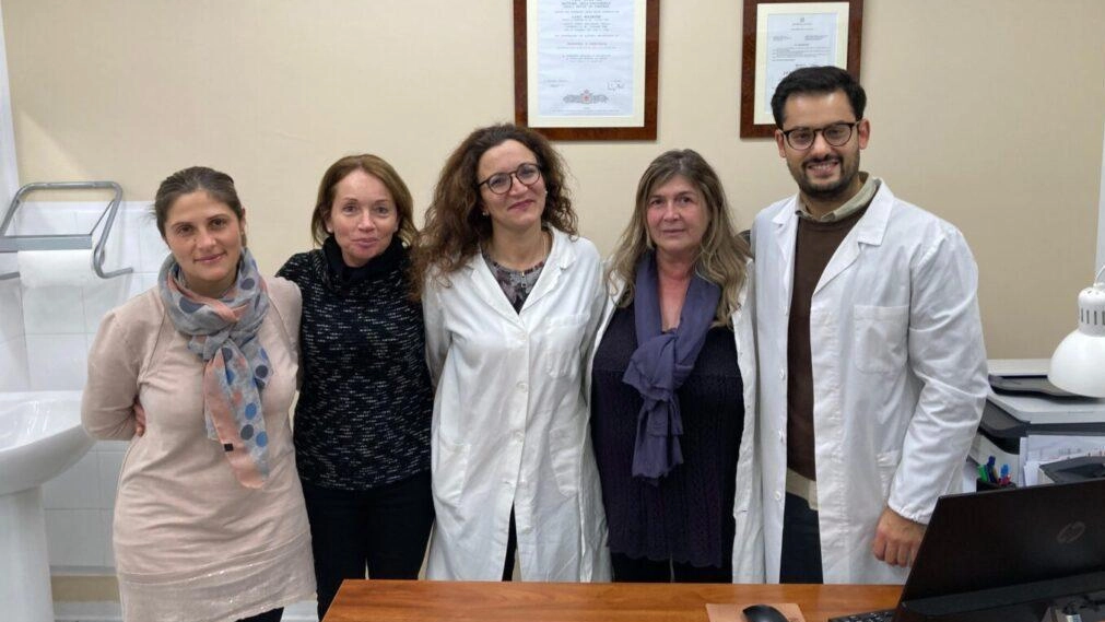 Il dottor Motrone con lo staff Il dottor Motrone con lo staff