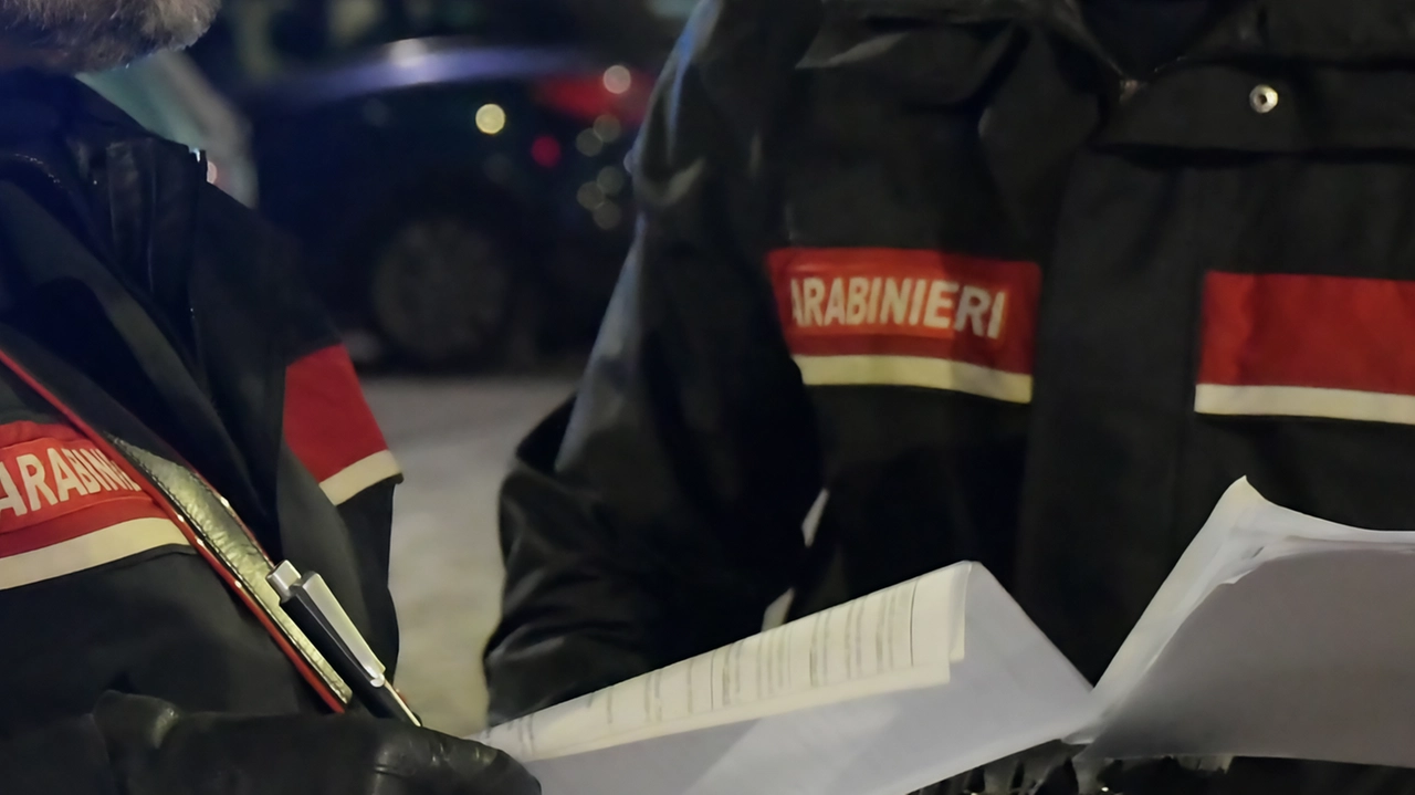 Tre giovani coinvolti in un alterco a Sansepolcro per motivi sentimentali. Intervengono i carabinieri, nessun ferito.