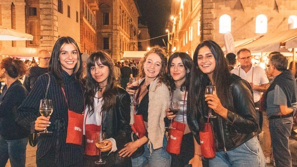 Centro storico pieno di giovani ma anche di famiglie, turisti ed esperti del settore durante la tre giorni di Umbria Wine Centro storico pieno di giovani ma anche di famiglie, turisti ed esperti del settore durante la tre giorni di Umbria Wine
