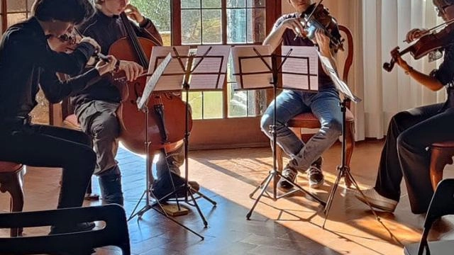 Al via la seconda edizione di "Violoncelli in Armonia" a Villa La Querce, festival dedicato al violoncello con masterclass e concerti. Artisti di fama internazionale e giovani talenti si esibiscono fino al 12 settembre. Al via la seconda edizione di "Violoncelli in Armonia" a Villa La Querce, festival dedicato al violoncello con masterclass e concerti. Artisti di fama internazionale e giovani talenti si esibiscono fino al 12 settembre.