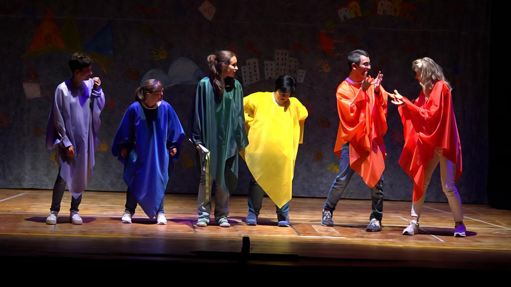 Giovani attori crescono. Rassegna teatrale delle scuole Giovani attori crescono. Rassegna teatrale delle scuole