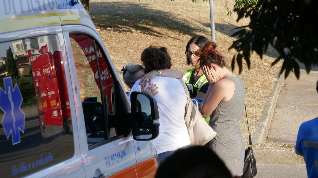 Incendio al poligono di tiro a Galceti, due morti (Foto Attalmi)
