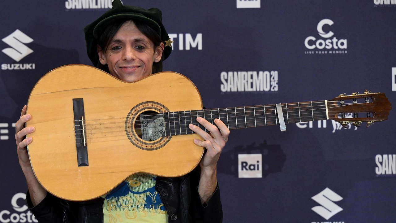 Secondo al Festival di Sanremo e grande rivelazione nel cuore, e nelle orecchie, degli italiani: è Lucio Corsi Secondo al Festival di Sanremo e grande rivelazione nel cuore, e nelle orecchie, degli italiani: è Lucio Corsi