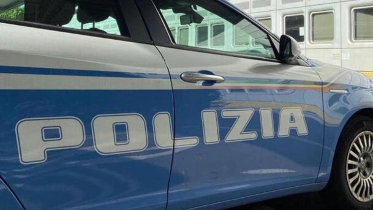 Un'auto della polizia (Foto di repertorio) Un'auto della polizia (Foto di repertorio)
