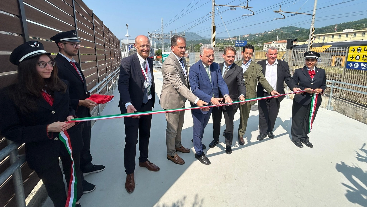 Taglio del nastro alla Stazione di Migliarina Taglio del nastro alla Stazione di Migliarina