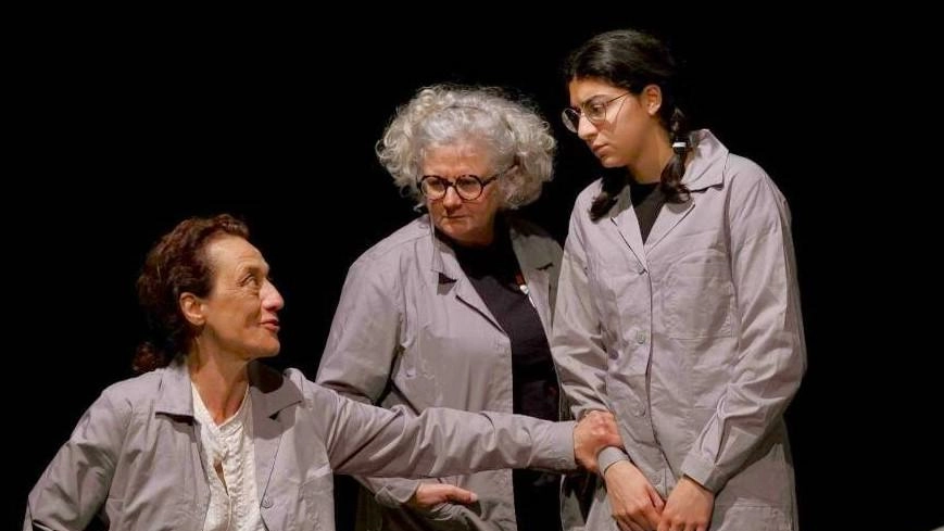Una foto di scena dello spettacolo ’Buona libertà’ della compagnia degli Evasi Una foto di scena dello spettacolo ’Buona libertà’ della compagnia degli Evasi