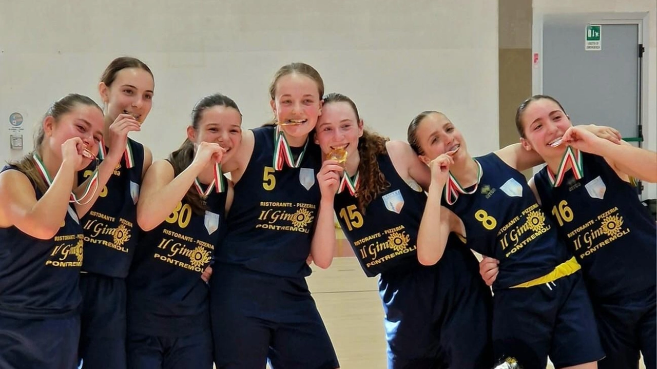 Le ragazze lunigianesi superano il Pisa 53-33 in finale, mostrando solidità e determinazione. Grande festa per la società. Le ragazze lunigianesi superano il Pisa 53-33 in finale, mostrando solidità e determinazione. Grande festa per la società.