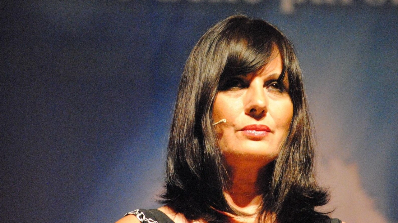 L’attrice Nives Rabà recita ‘Costruire’ di Niccolò Fabi, in una precedente edizione L’attrice Nives Rabà recita ‘Costruire’ di Niccolò Fabi, in una precedente edizione