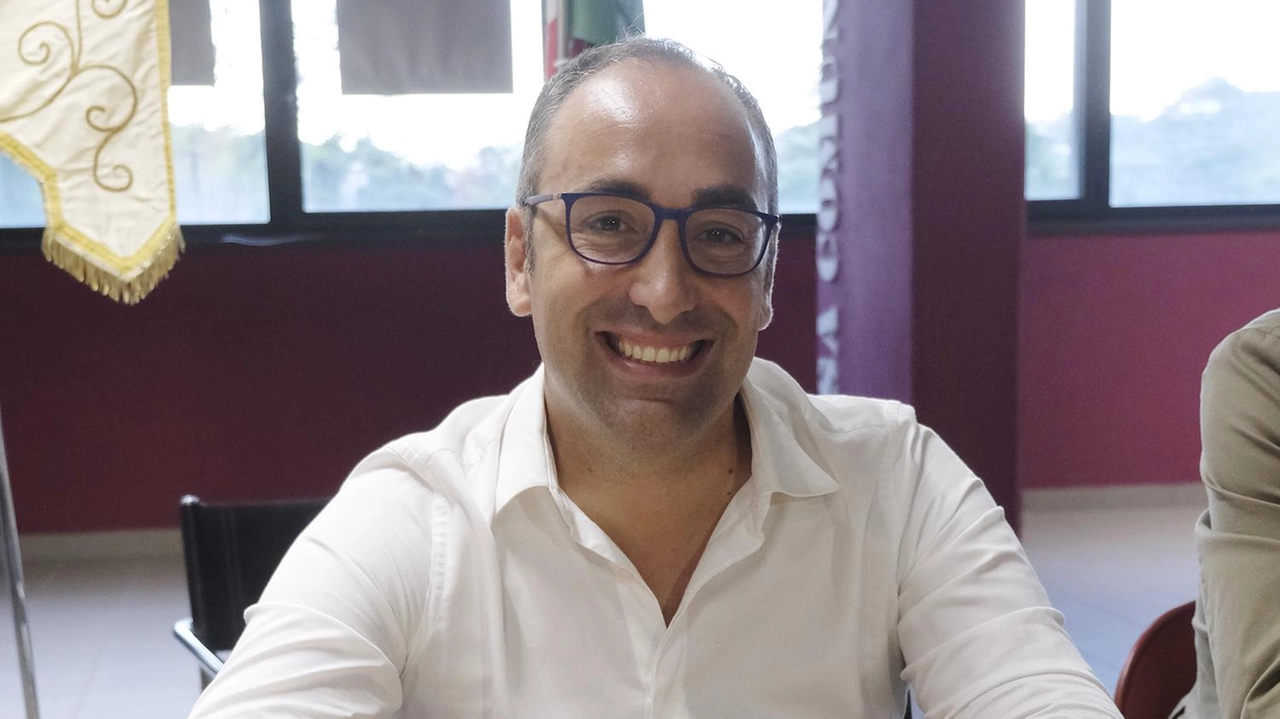 Gianluca Tinfena, esponente di Italia Viva e vicesindaco del Comune di Arcola dove governa nella maggioranza di centrosinistra Gianluca Tinfena, esponente di Italia Viva e vicesindaco del Comune di Arcola dove governa nella maggioranza di centrosinistra