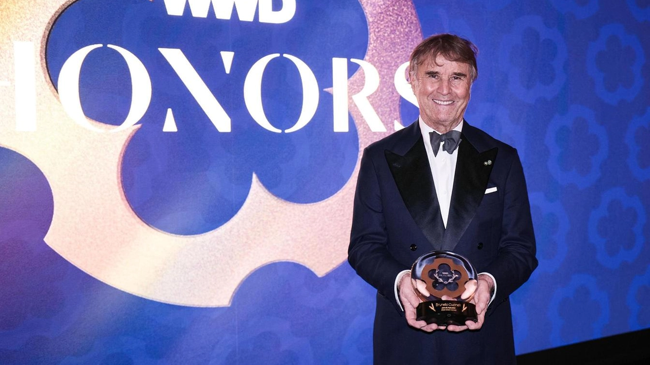 Brunello Cucinelli premiato a New York con il "Wwd John B. Fairchild Honor" per la sua carriera e impegno filantropico. Annunciato un documentario sulla sua vita diretto da Giuseppe Tornatore.