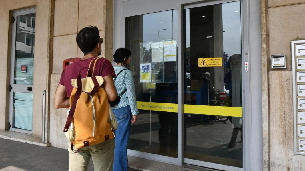 Anche in provincia di Pistoia si può prendere appuntamento per l’ufficio postale al telefono riducendo così i tempi di attesa (Foto d’archivio) Anche in provincia di Pistoia si può prendere appuntamento per l’ufficio postale al telefono riducendo così i tempi di attesa (Foto d’archivio)