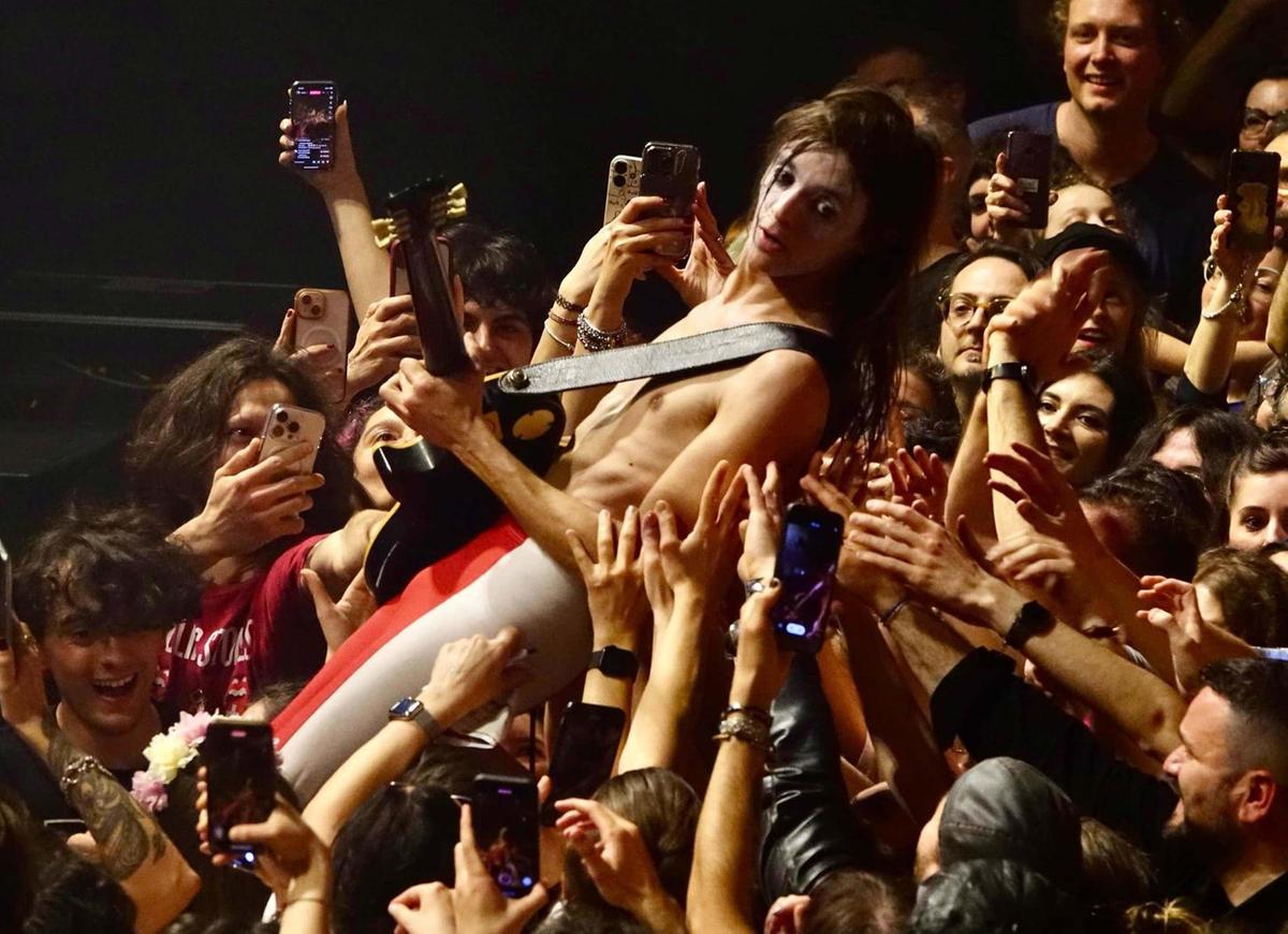 https://www.lanazione.it/image-service/view/acePublic/alias/contentid/ZjZhNzZhMTAtMDZiNy00/0/lucio-corsi-il-concerto-e-sold-out-ecco-come-cambia-la-viabilita.jpeg?f=1.91:1&w=1200