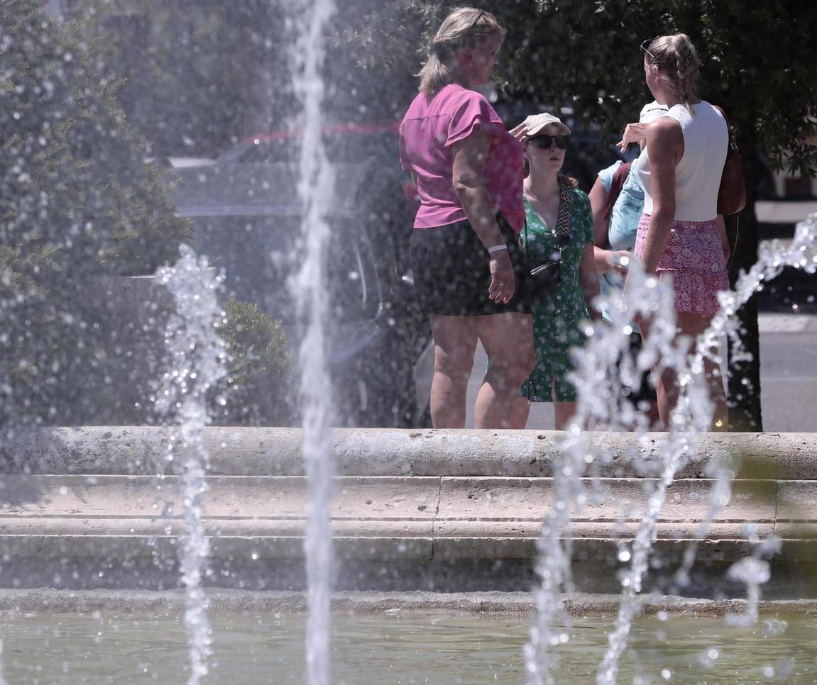 Pericolose conseguenze del caldo. Consigli dei medici per evitare malori Pericolose conseguenze del caldo. Consigli dei medici per evitare malori