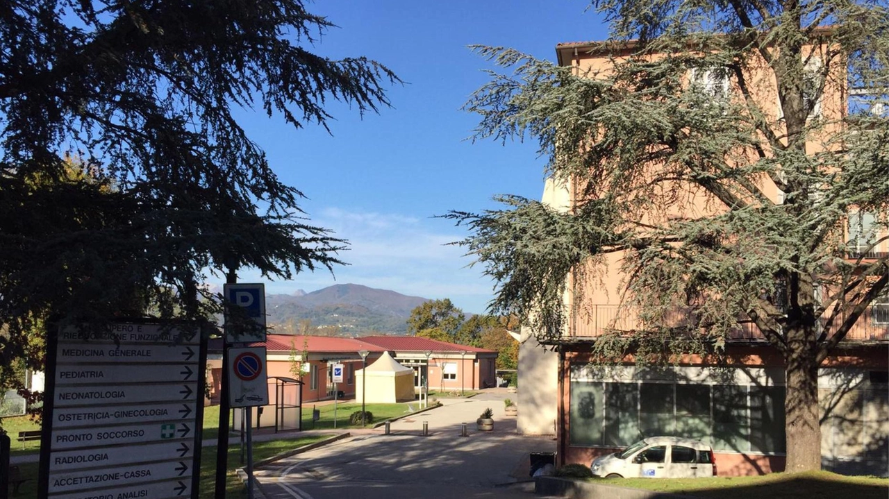 Le operazioni per il «nuovo look» della radiologia del «San Francesco inizieranno dal 7 al 9 aprile con lo smontaggio del vecchio apparecchio
