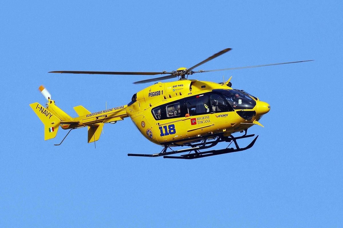 Precipita dal tetto di un capannone, grave incidente sul lavoro: vari traumi, arriva l’elisoccorso Precipita dal tetto di un capannone, grave incidente sul lavoro: vari traumi, arriva l’elisoccorso