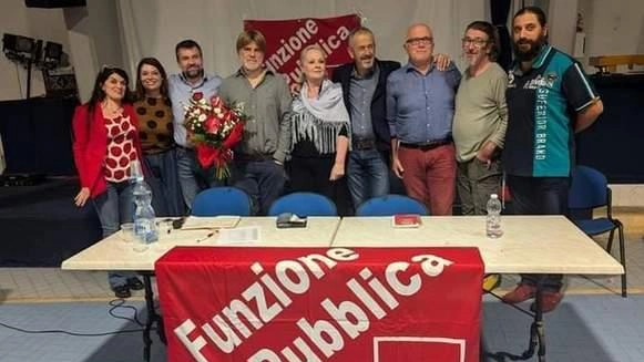 Riccardo Bartolini (quarto da sinistra) è. stato eletto segretario generale della Funzione pubblica Cgil Prato e Pistoia Riccardo Bartolini (quarto da sinistra) è. stato eletto segretario generale della Funzione pubblica Cgil Prato e Pistoia