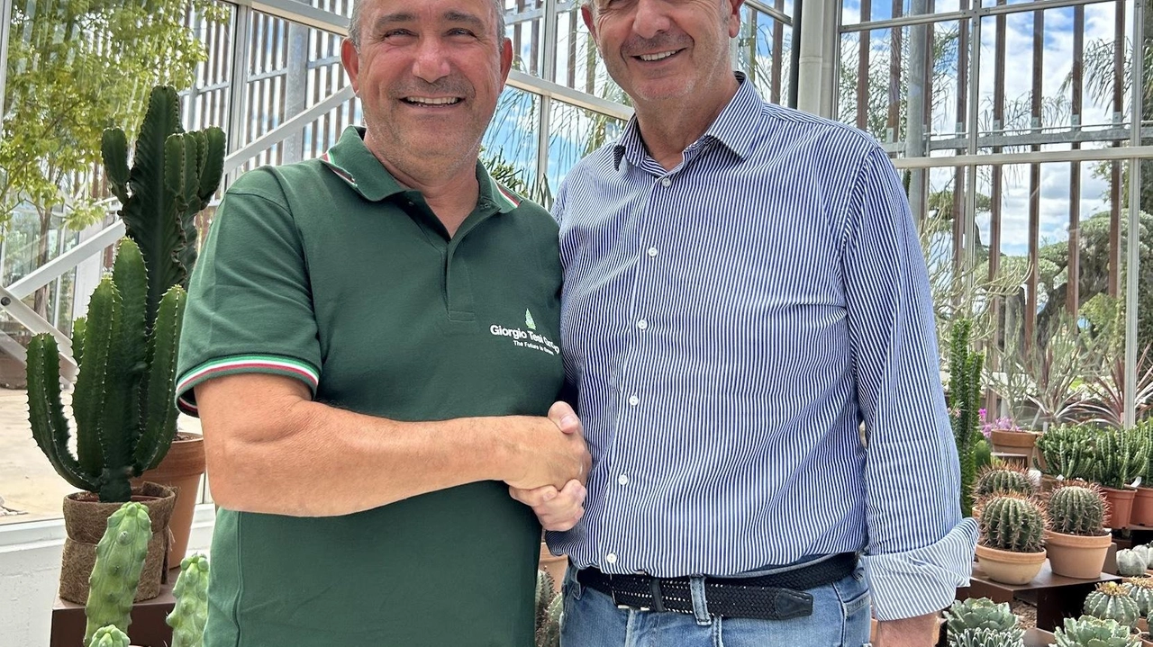 La stretta di mano tra Paolo Drovandi e Fabrizio Tesi. della Giorgio Tesi Group La stretta di mano tra Paolo Drovandi e Fabrizio Tesi. della Giorgio Tesi Group