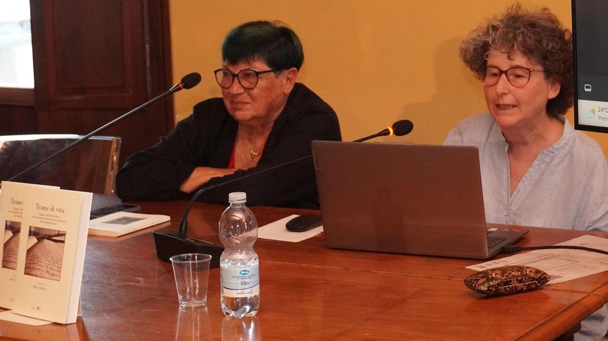 Montepulciano, oggi considerata una sorta di ‘capitale’ della Valdichiana Senese e un riferimento a livello provinciale e regionale, basa la... Montepulciano, oggi considerata una sorta di ‘capitale’ della Valdichiana Senese e un riferimento a livello provinciale e regionale, basa la...