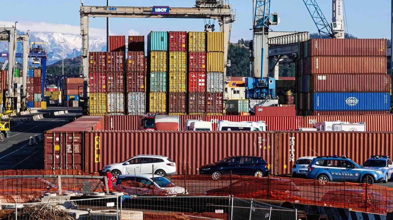 Il consiglio di amministrazione di Scct si preoccupa per il ritardo nei lavori del nuovo molo crociere a La Spezia, che potrebbe compromettere la stagione 2025 e la sopravvivenza del business nel porto. Il consiglio di amministrazione di Scct si preoccupa per il ritardo nei lavori del nuovo molo crociere a La Spezia, che potrebbe compromettere la stagione 2025 e la sopravvivenza del business nel porto.