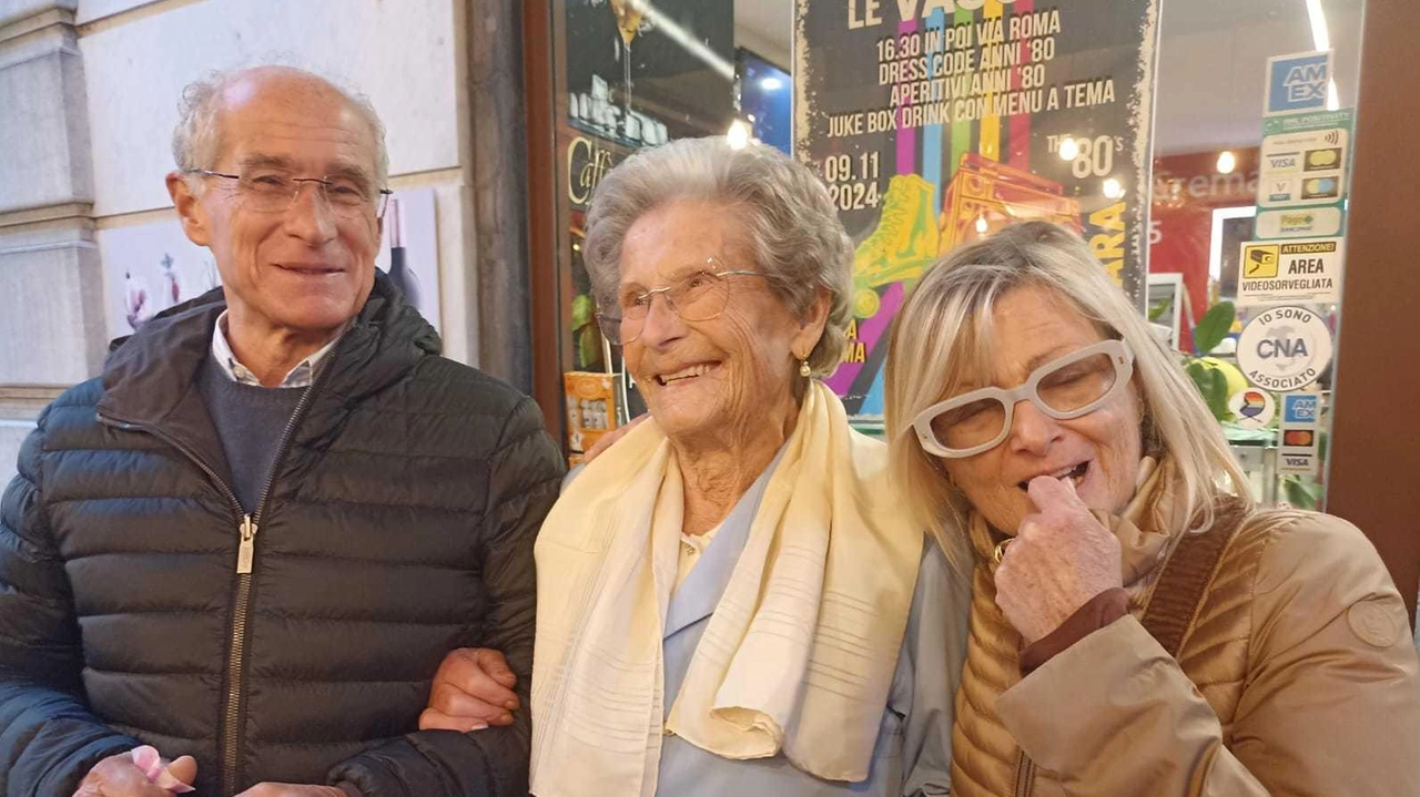 Via Roma torna nuovamente affollata come negli anni d’oro. Oggi si prosegue con la giornata dedicata alla castagna. Via Roma torna nuovamente affollata come negli anni d’oro. Oggi si prosegue con la giornata dedicata alla castagna.