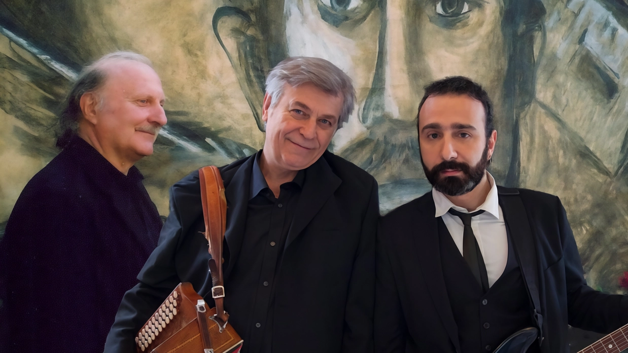 Claudio Ascoli, Riccardo Tesi e Massimiliano Larocca; sullo sfondo un dipinto su Campana a cura di Amedeo Lanci Claudio Ascoli, Riccardo Tesi e Massimiliano Larocca; sullo sfondo un dipinto su Campana a cura di Amedeo Lanci