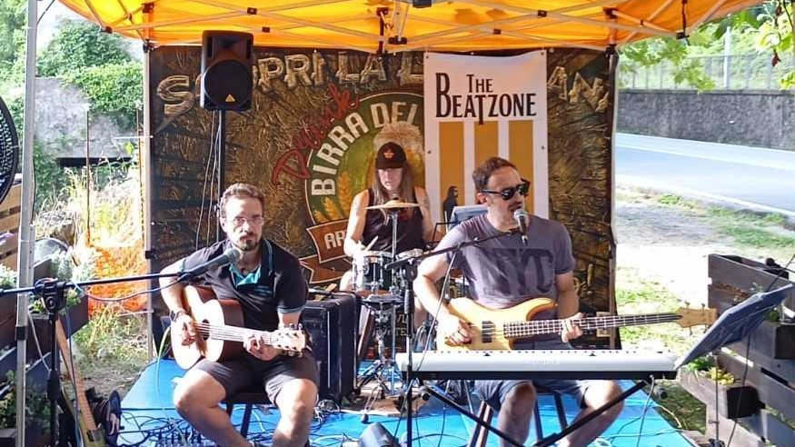 Ad aprire la stagione sono stati i “The Beat Zone“, in omaggio ai Beatles Ad aprire la stagione sono stati i “The Beat Zone“, in omaggio ai Beatles