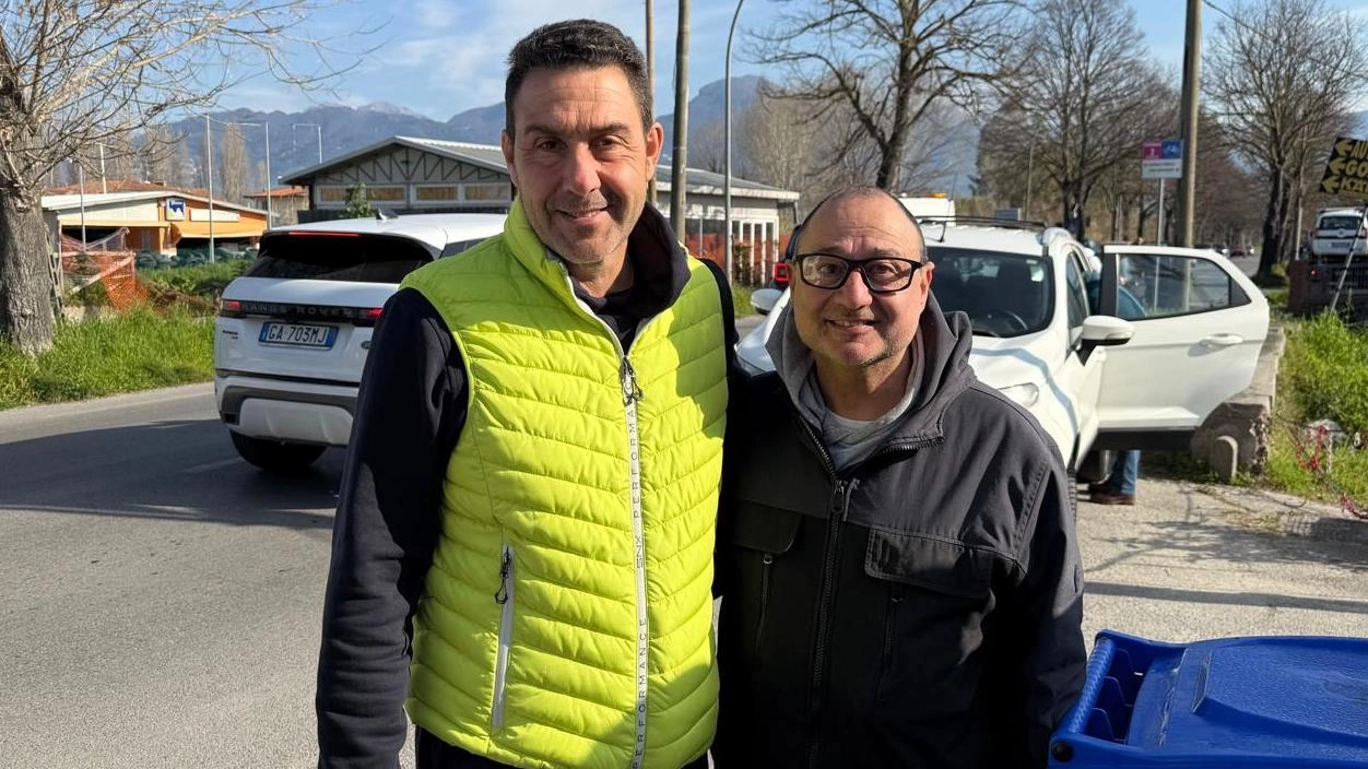 Il generale. Vannacci si è prestato a foto dopo esser rimasto coinvolto in un incidente Il generale. Vannacci si è prestato a foto dopo esser rimasto coinvolto in un incidente