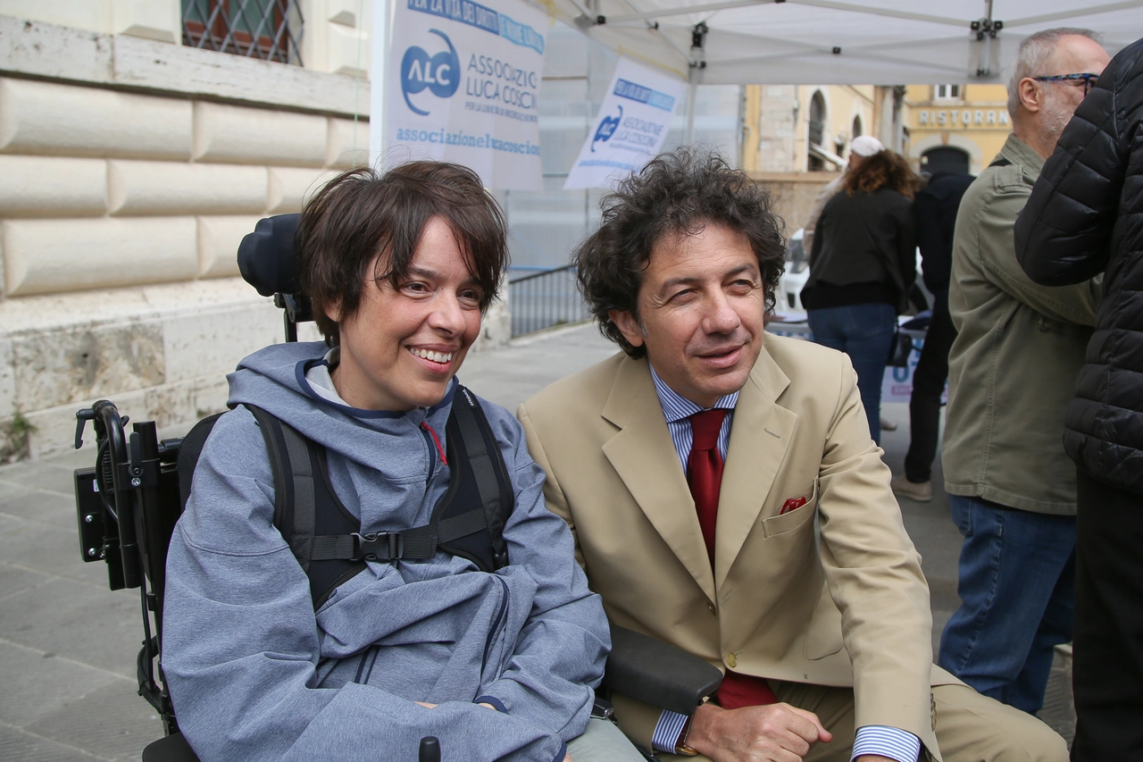 FE_RACCOLTA-FIRME-CAMPAGNA-LIBERI-SUBITO-LEGGE-FINE-VITA-8-97148