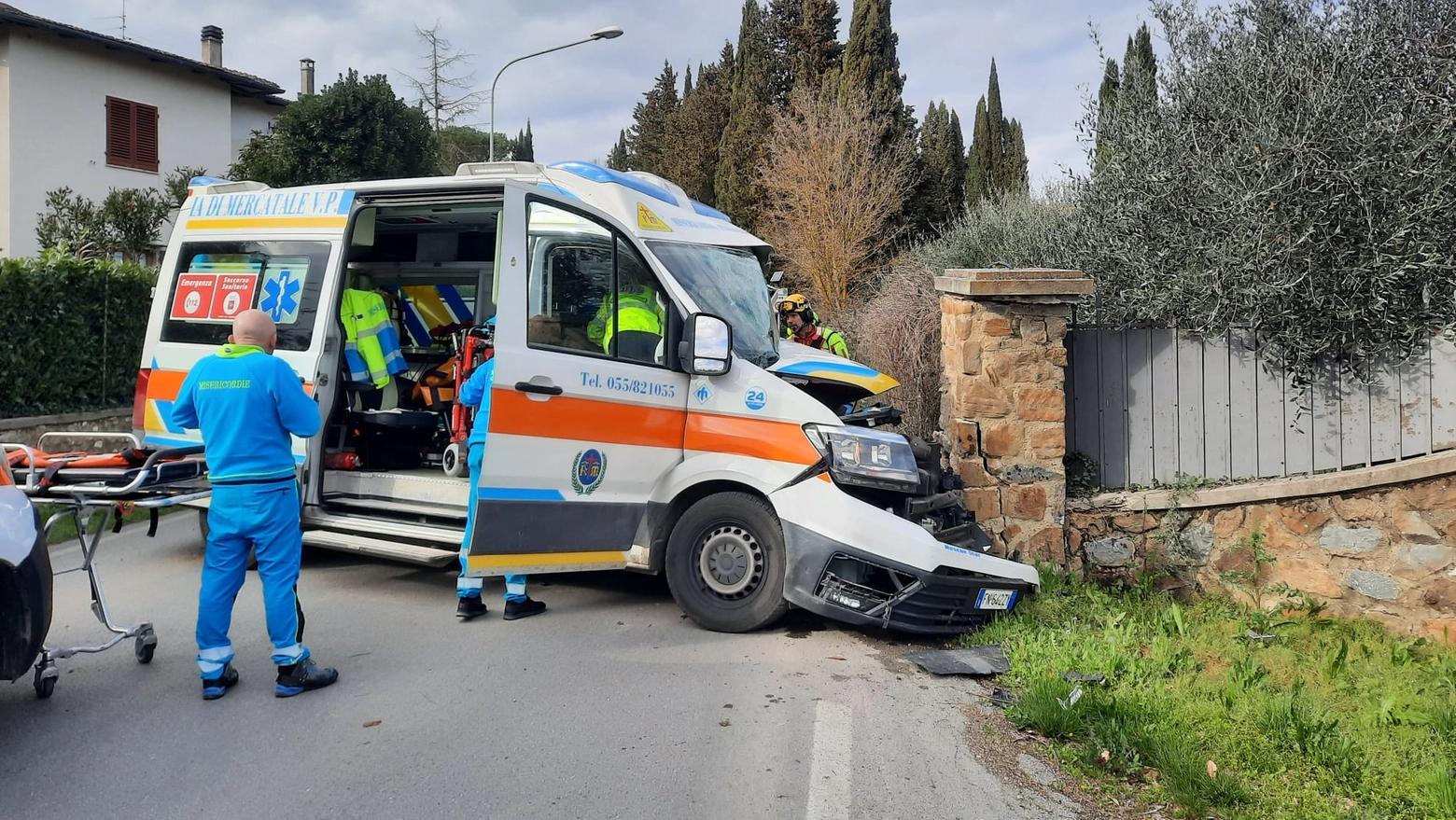 Incidente stradale  Spedaletto, coinvolta un'ambulanza