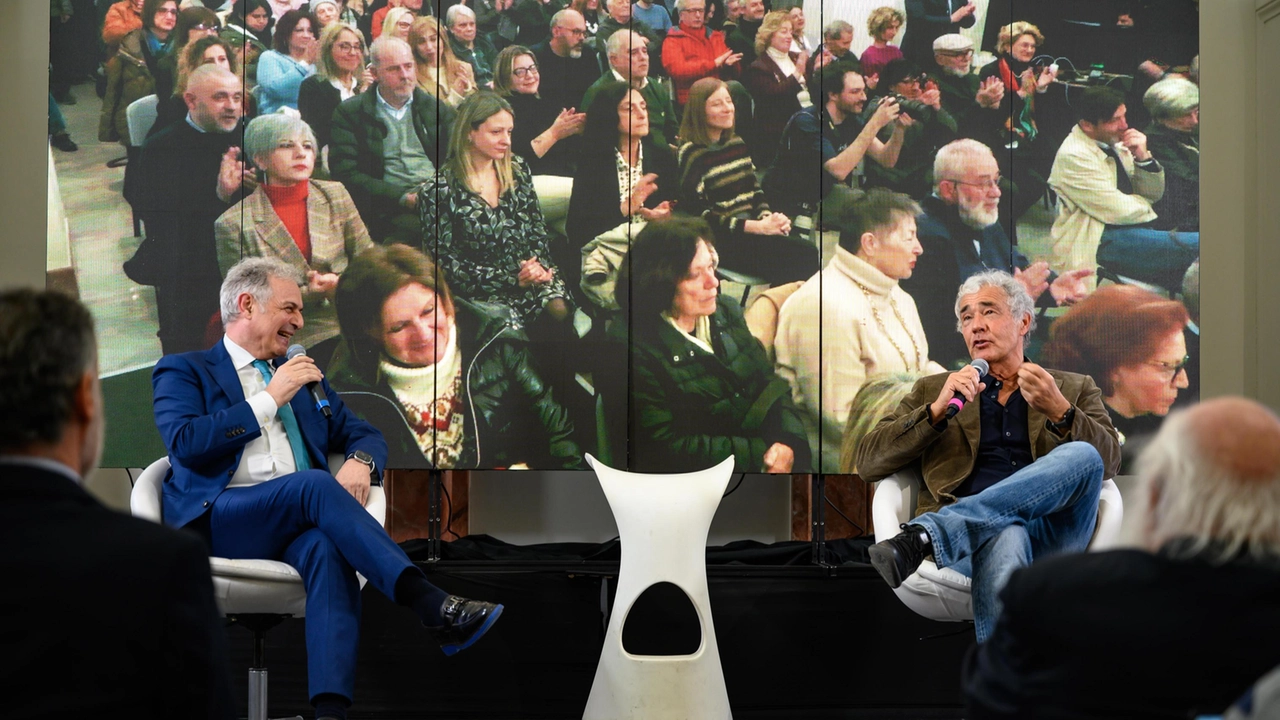 Massimo Giletti sul palco del PalaSì