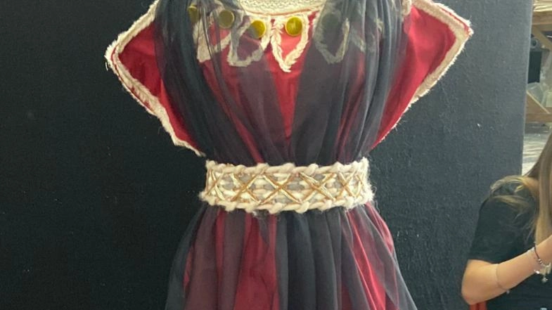 Il costume di Andromaca realizzato dagli studenti di Costume per lo spettacolo