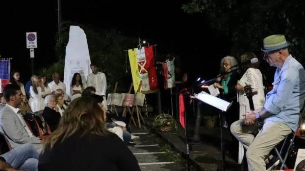 Un momento della cerimonia a Guadine per ricordare la strage compiuta dai nazifascisti Un momento della cerimonia a Guadine per ricordare la strage compiuta dai nazifascisti
