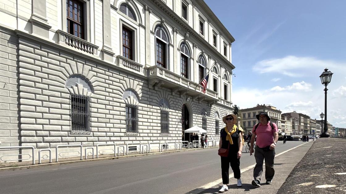 Consolato Usa, spunta la vertenza. Piomba la scure dei licenziamenti. L’ombra della chiusura si allunga Consolato Usa, spunta la vertenza. Piomba la scure dei licenziamenti. L’ombra della chiusura si allunga
