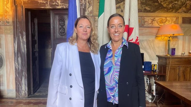 Bugetti e Funaro rilanciano la centralità fondamentale dei soci della holding dei servizi pubblici. Il Pd: "Non decidiamo il vertice e le strategie industriali". Biffoni applaude: "Allarghiamo i confini" . Bugetti e Funaro rilanciano la centralità fondamentale dei soci della holding dei servizi pubblici. Il Pd: "Non decidiamo il vertice e le strategie industriali". Biffoni applaude: "Allarghiamo i confini" .